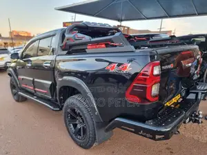 Toyota Hilux 2016 Black
