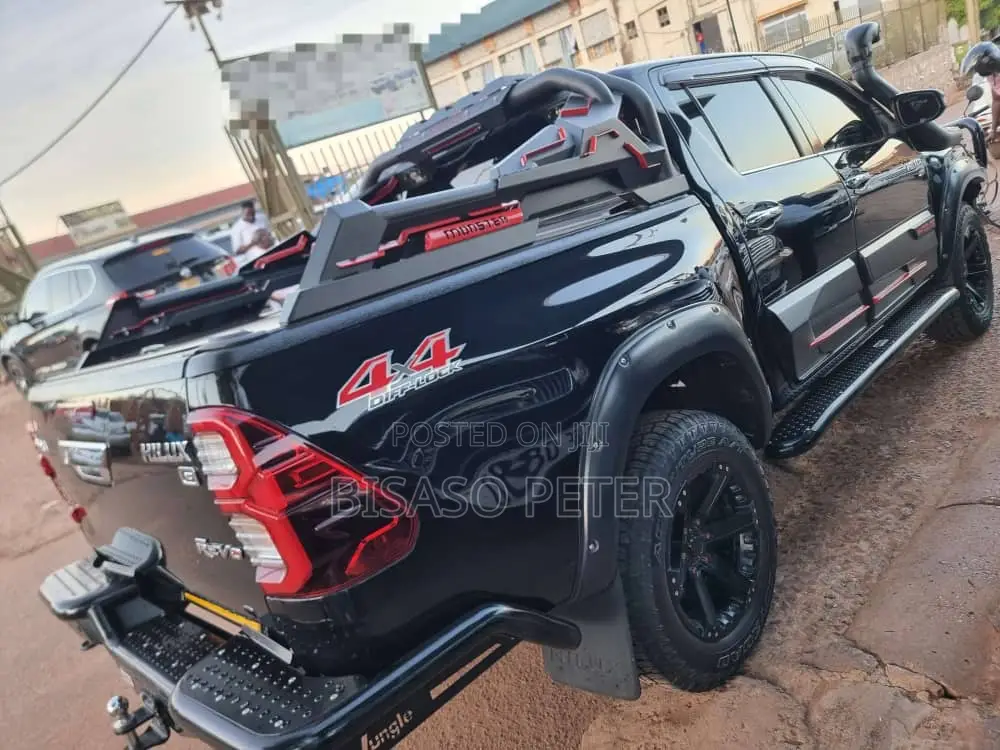 Toyota Hilux 2016 Black