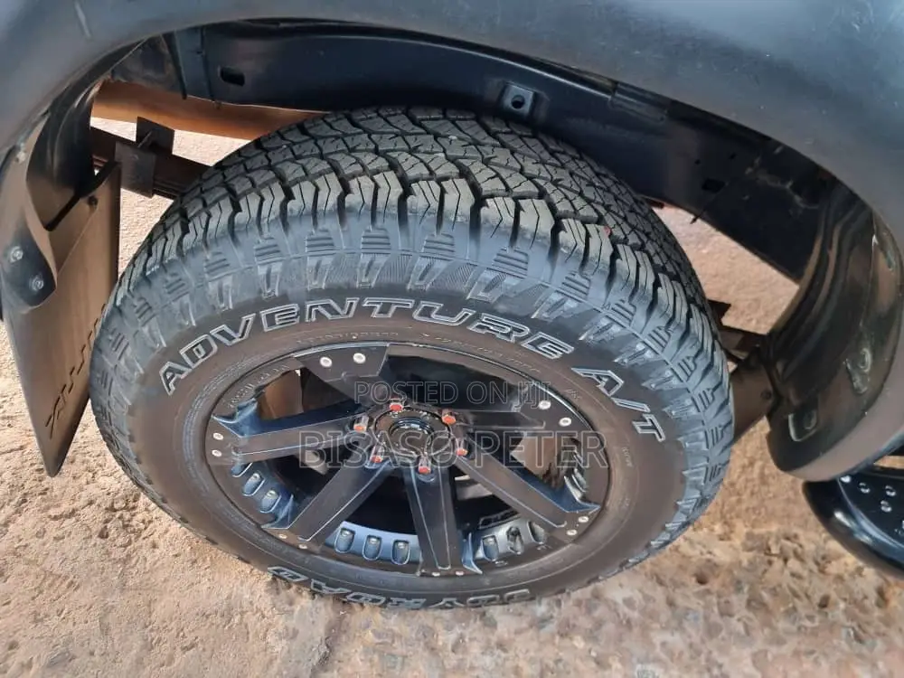 Toyota Hilux 2016 Black
