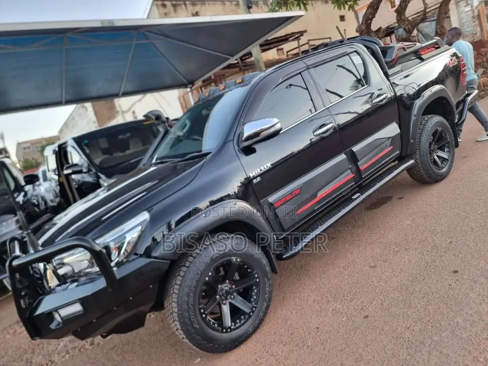 Toyota Hilux 2016 Black