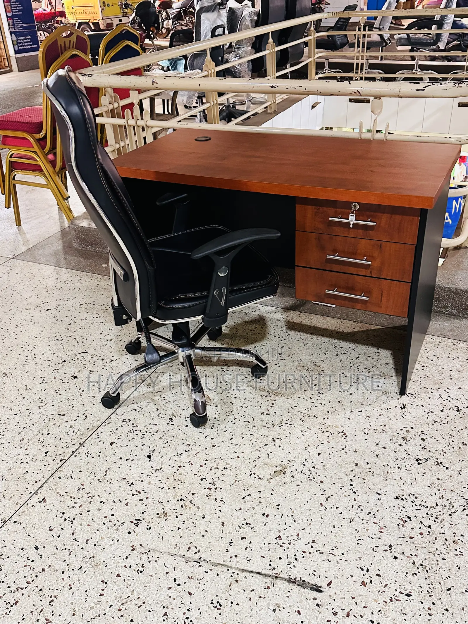 Reclining Chair With Office Table