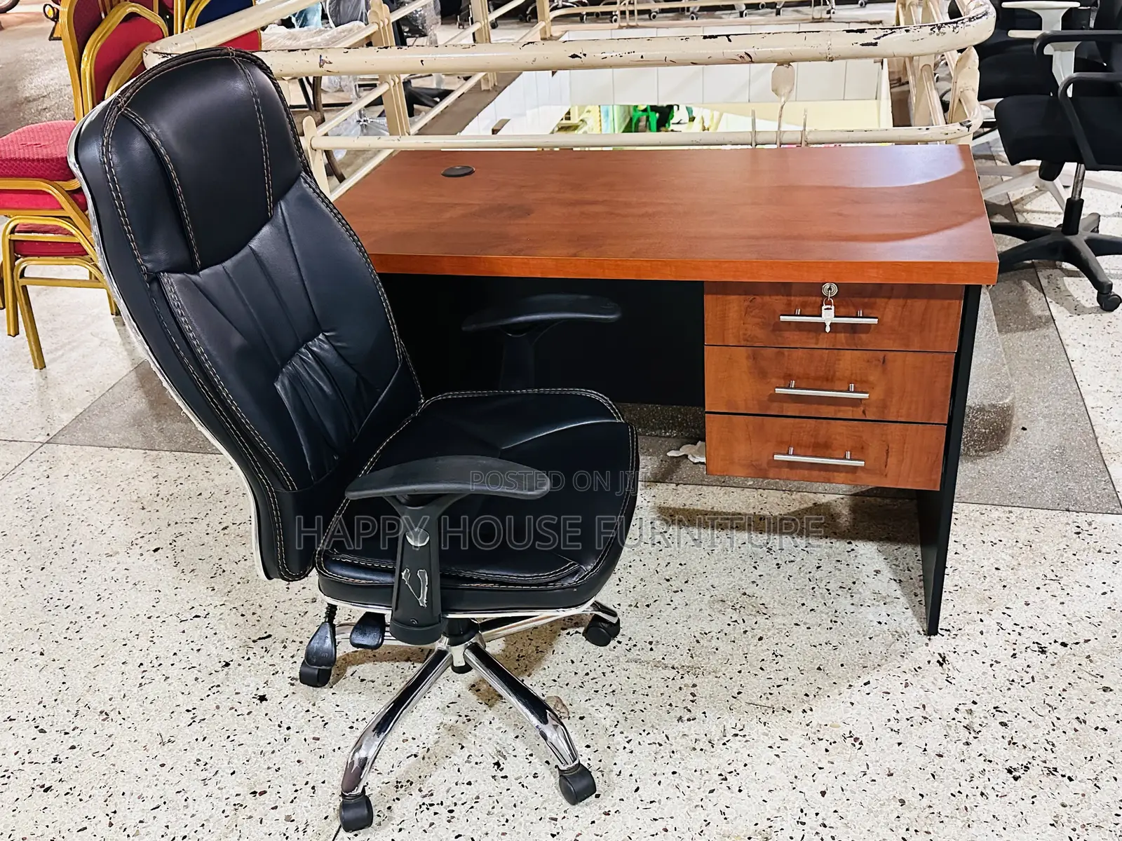 Reclining Chair With Office Table