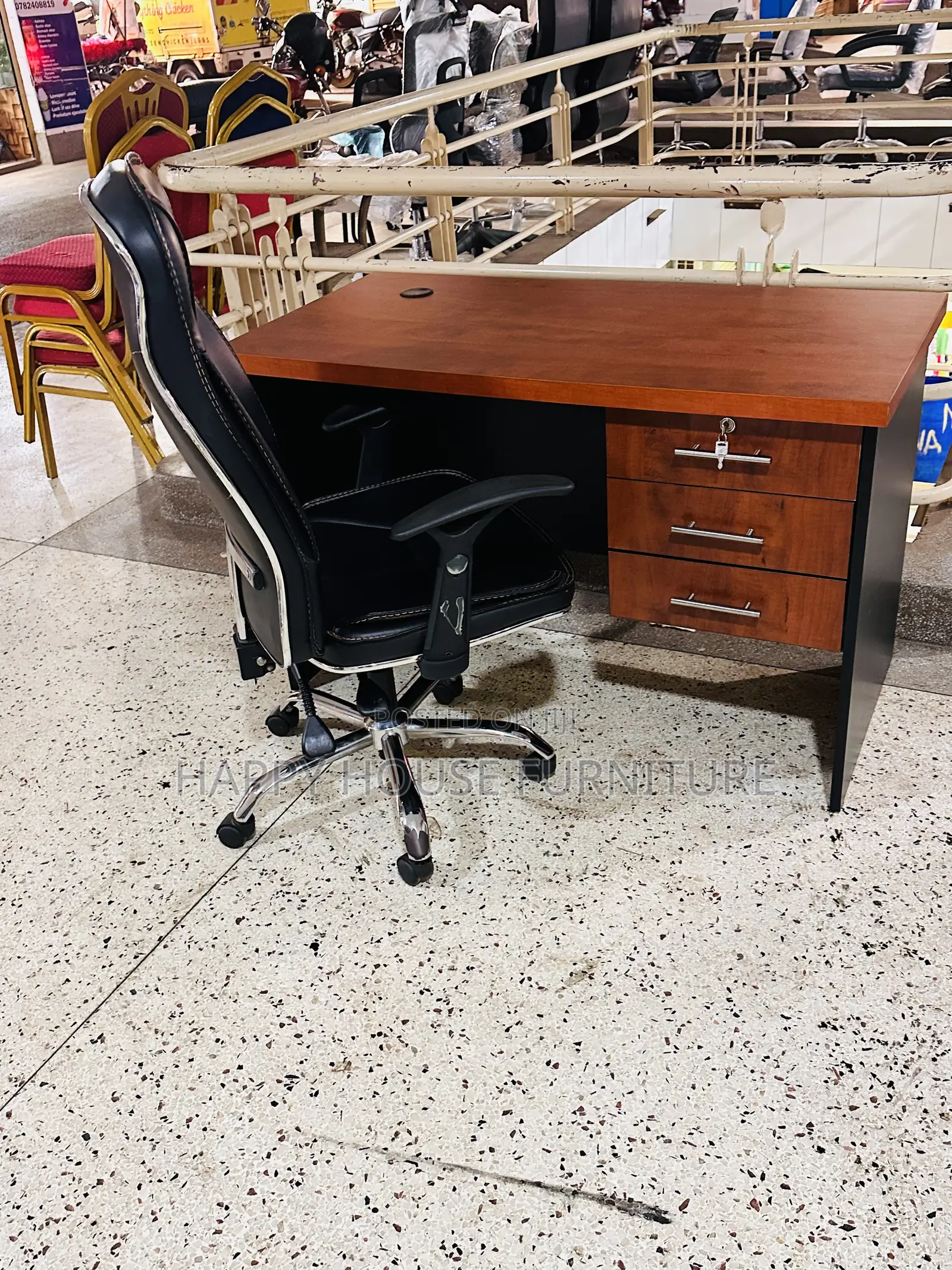 Reclining Chair With Office Table