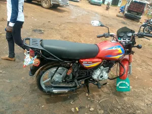 Bajaj Boxer 125 2022 Red