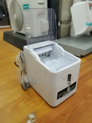Hisense Ice Maker and Ice Cubes of 12kgs.