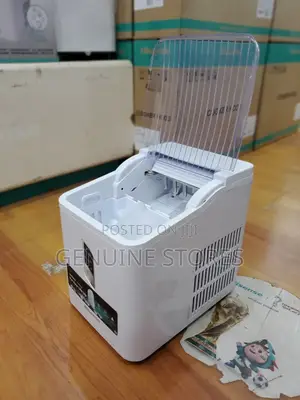 Hisense Ice Maker and Ice Cubes of 12kgs.