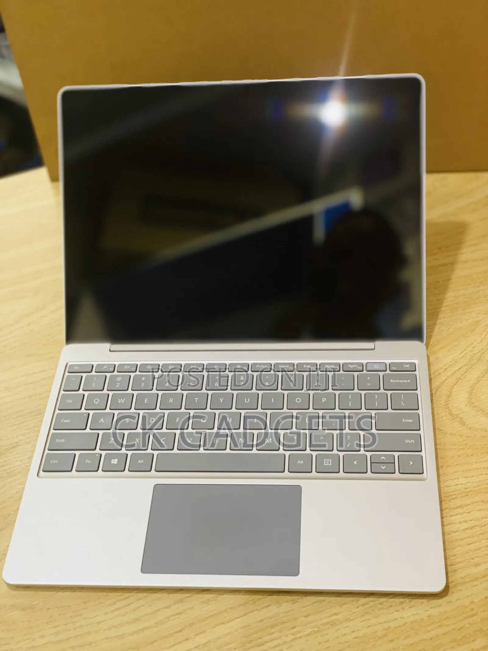 New Laptop Microsoft Surface Go 8GB Intel Core I5 SSD 256GB