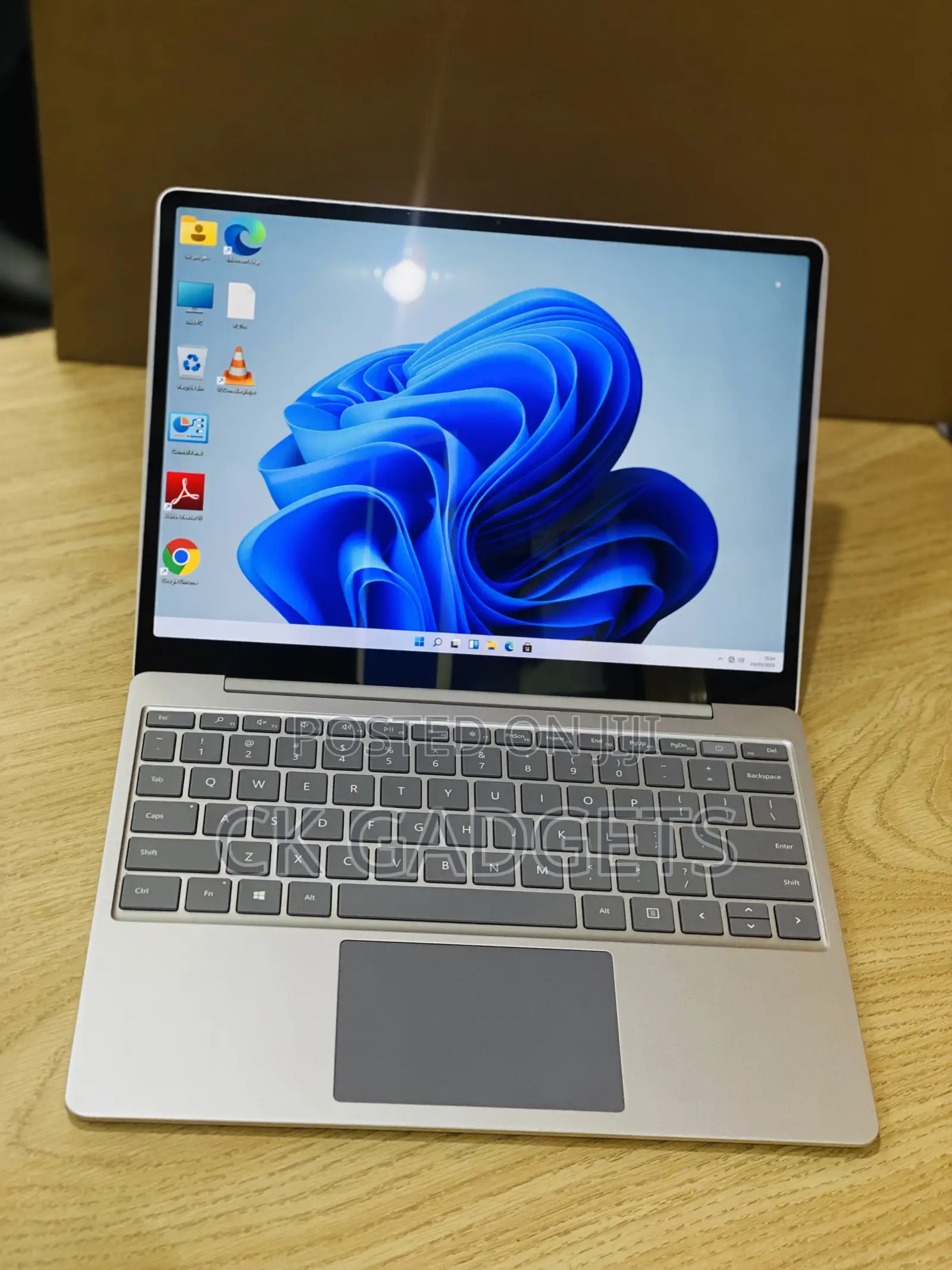 New Laptop Microsoft Surface Go 8GB Intel Core I5 SSD 256GB