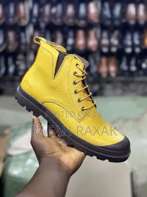 Original Yellow Clarks Casual Premium Leather Ankle Boots