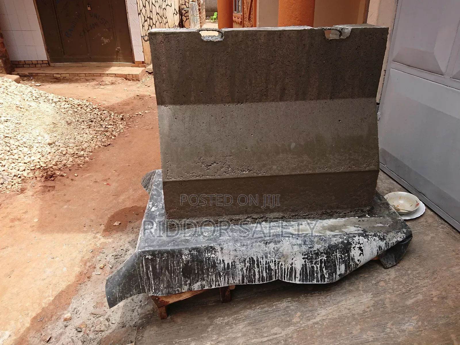 Jersey Barriers Rsi 409 / Road Barriers