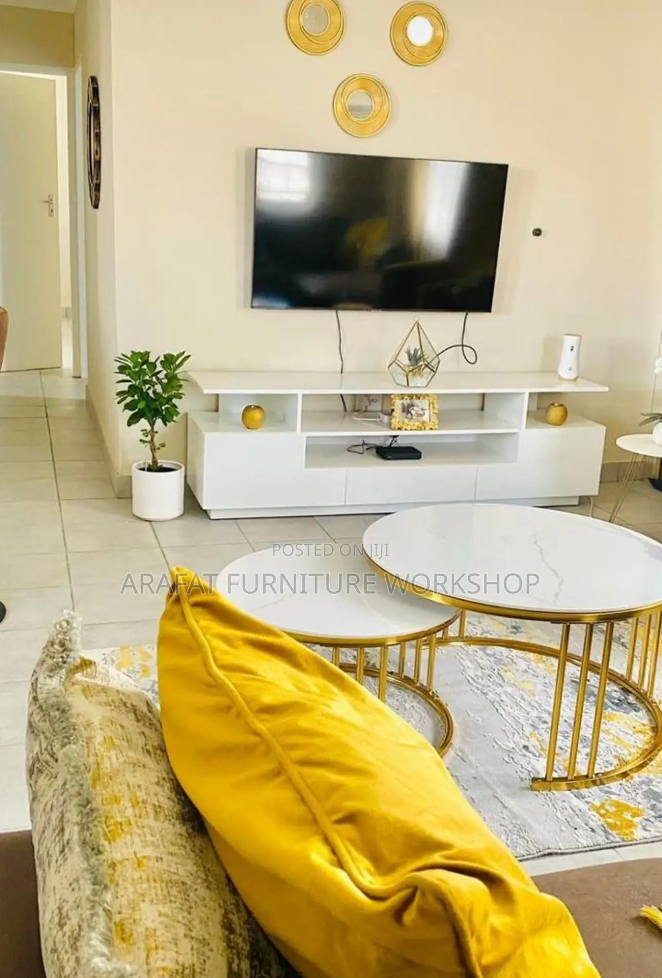 Centre Table With a Tv Stand