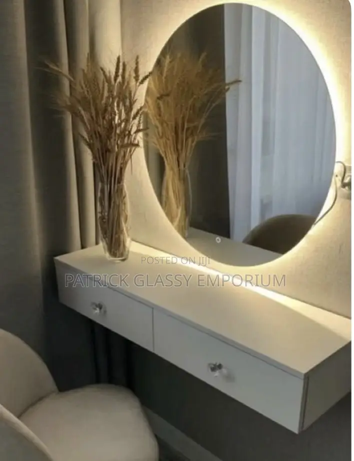 Circular Lightened Mirror