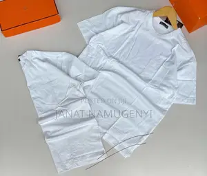 Plain White Round Neck Tshirt With Side Pockets