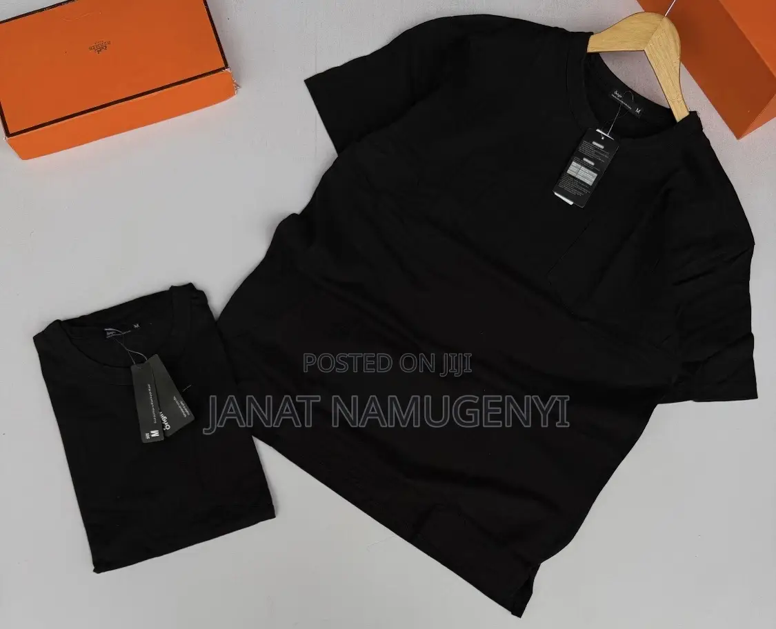 Plain Black Round Neck Tshirt With Side Pockets