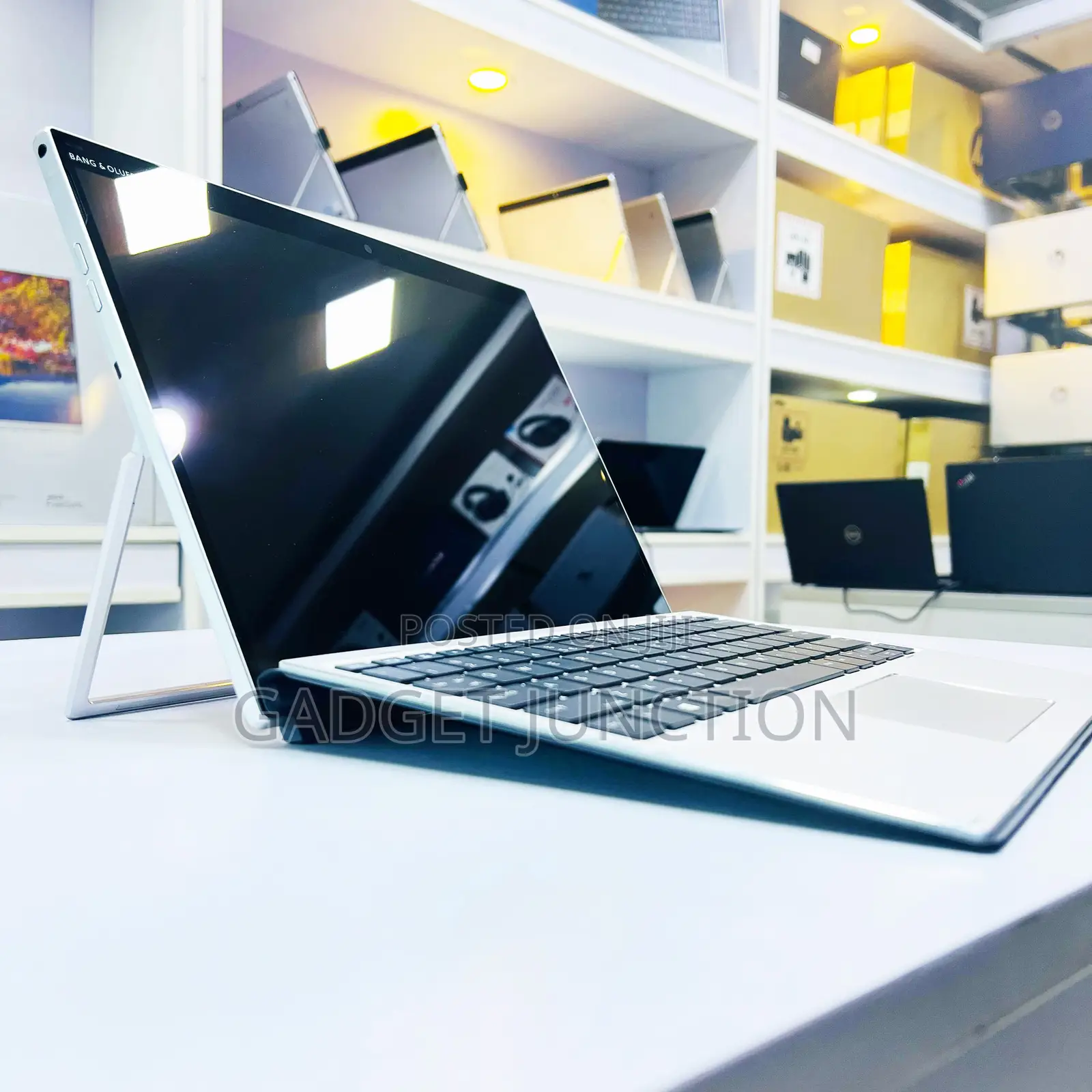 New Laptop HP X2 8GB Intel Core I5 SSD 256GB