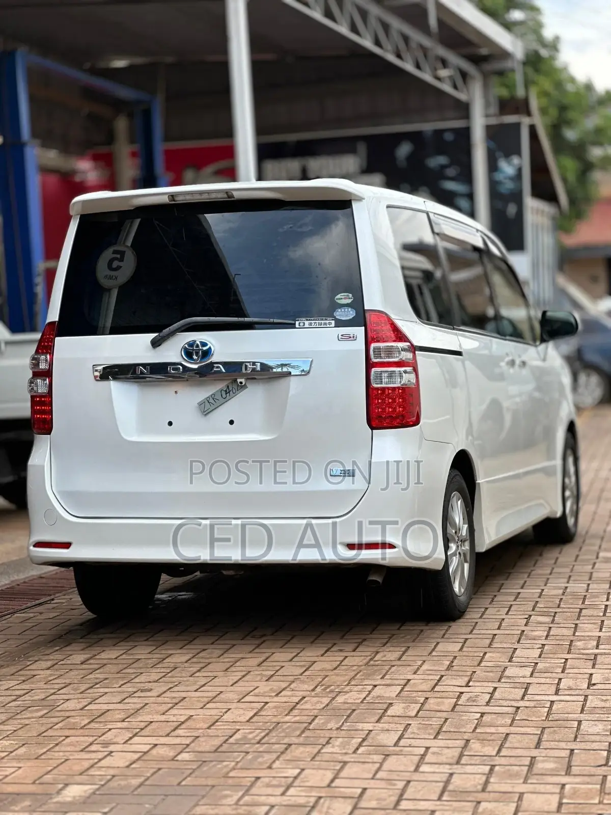 Toyota Noah 2011 White