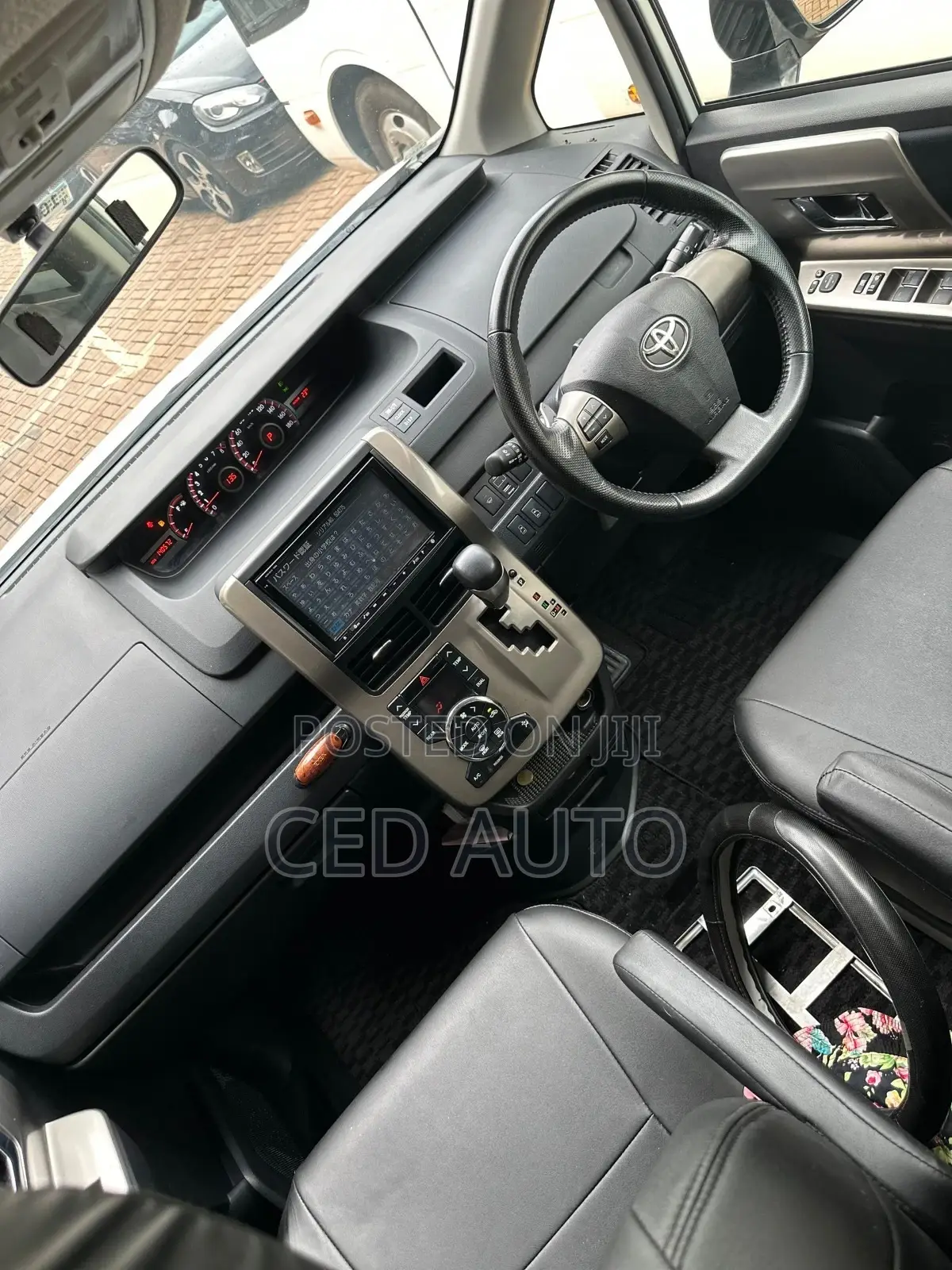 Toyota Noah 2011 White