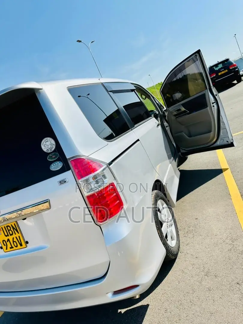Toyota Noah 2009 Silver