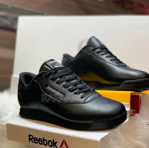 Original Triple Black Leather Reebok Classic Sneaker