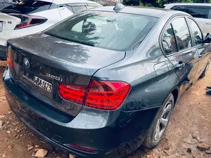 BMW 320i SV Premium 2014 Gray