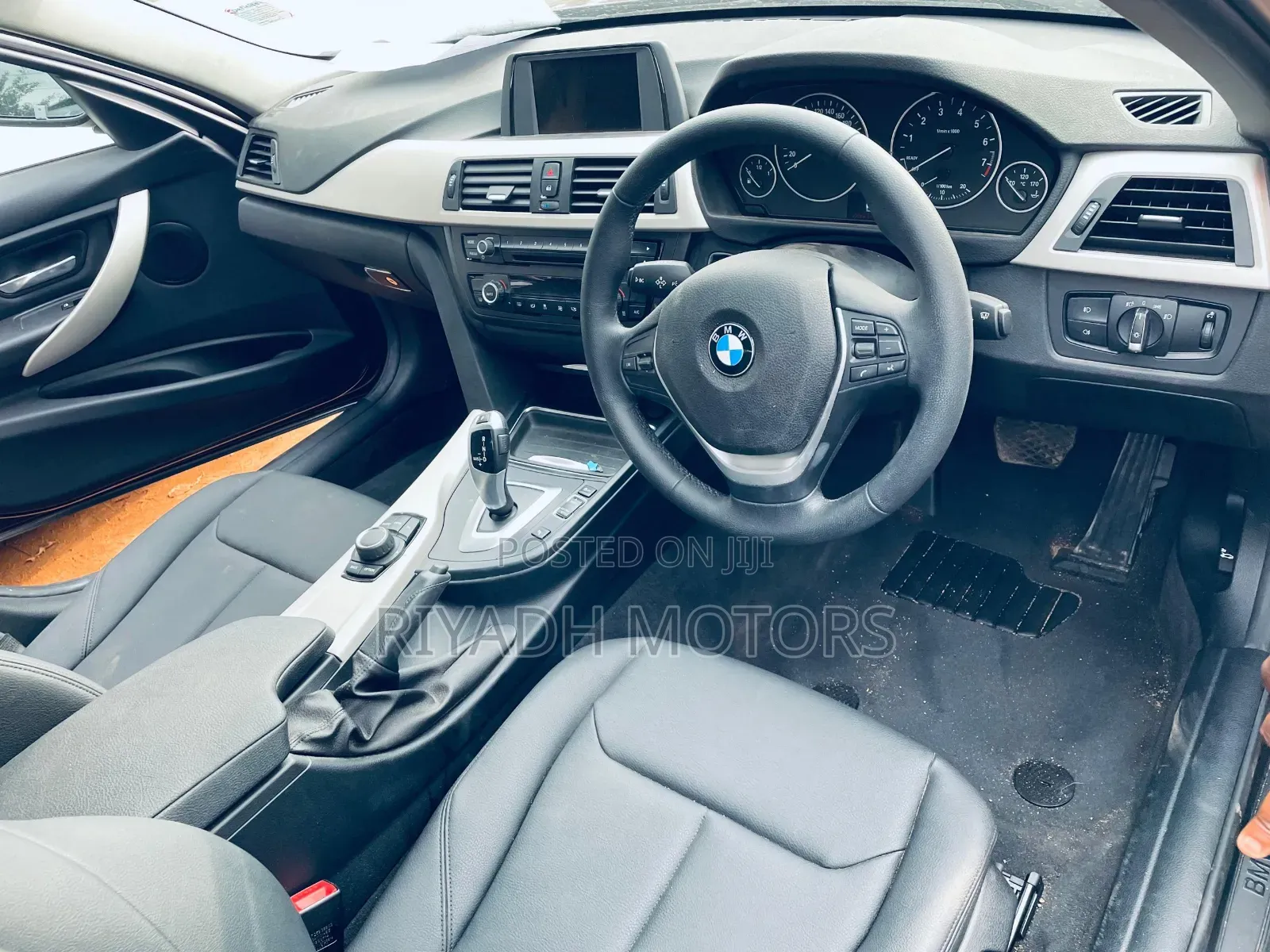 BMW 320i SV Premium 2014 Gray