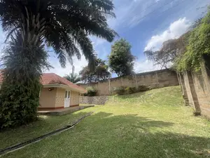 3bdrm Bungalow in Muyenga, Central Division for rent