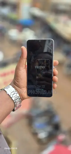 Tecno Spark 10 128 GB Yellow