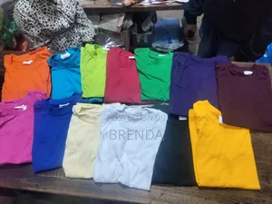 Brand New Adults Plain Round Neck T-Shirts