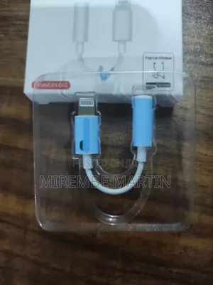 iPhone Lightning to 3.5mm Audio Adapter - Cable Protector