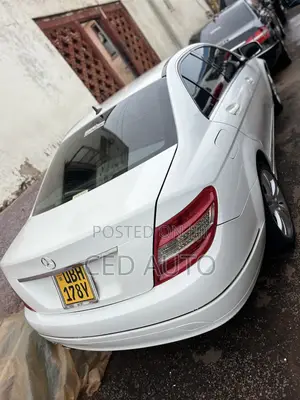 Mercedes-Benz C200 2010 White