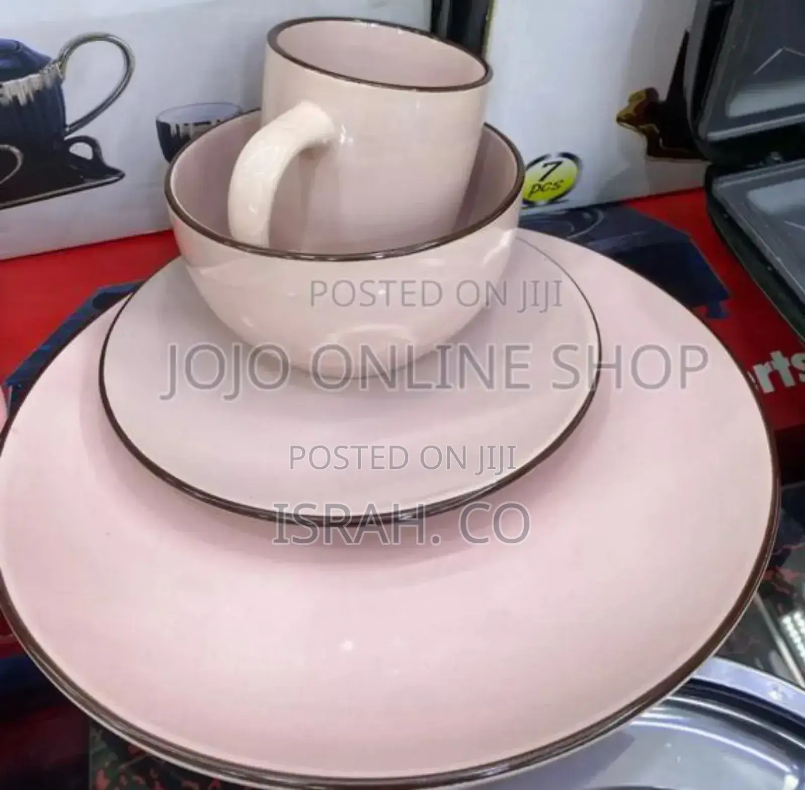 16-Piece Ceramic Dinnerware Set in Pink