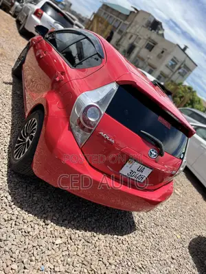 Toyota Aqua 2013 Red
