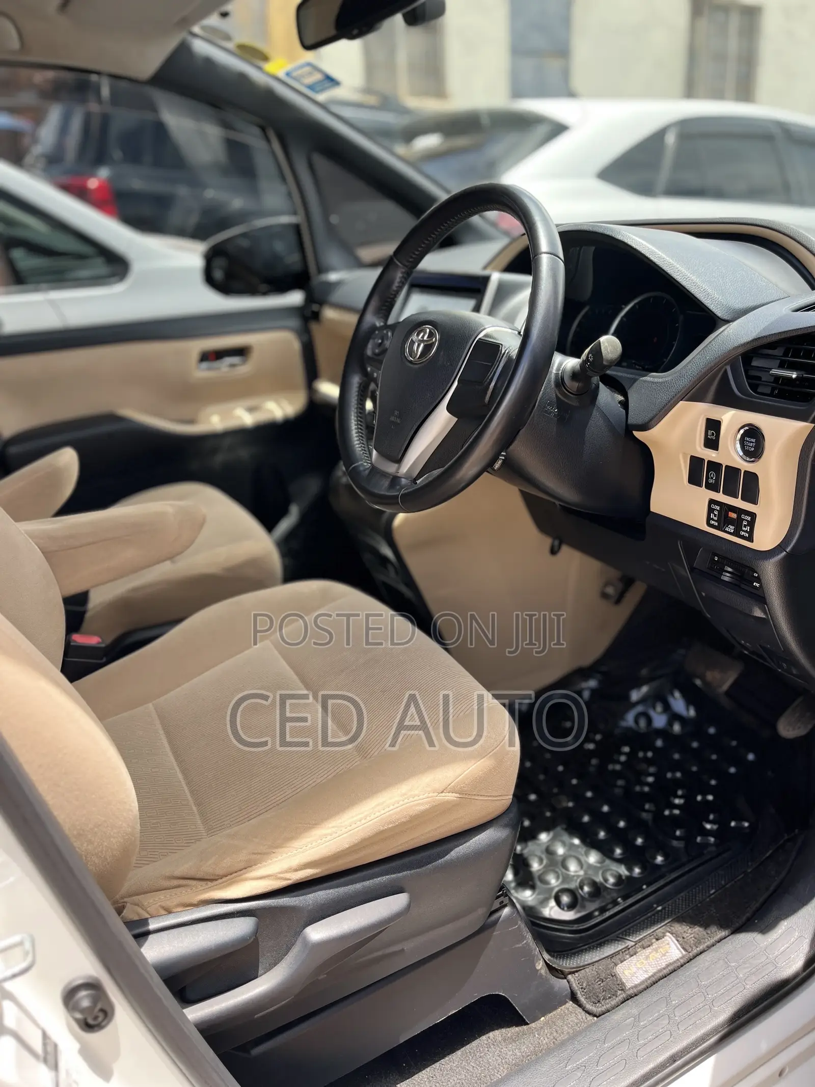 Toyota Noah 2014 White