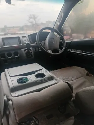 Toyota HiAce 2010 Silver