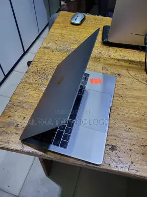 Laptop Apple MacBook Pro 2017 8GB Intel Core I7 SSD 256GB