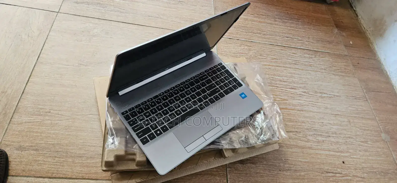 New Laptop HP 250 G8 8GB Intel Core I7 SSD 256GB