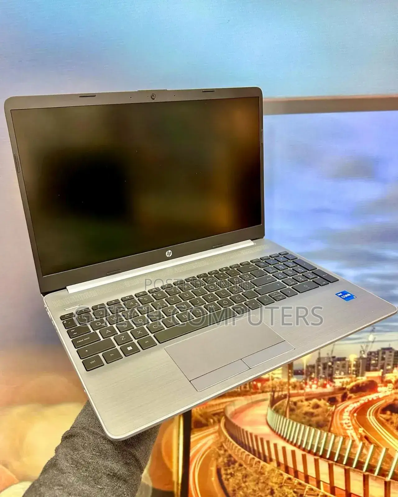 New Laptop HP 250 G8 8GB Intel Core I7 SSD 256GB
