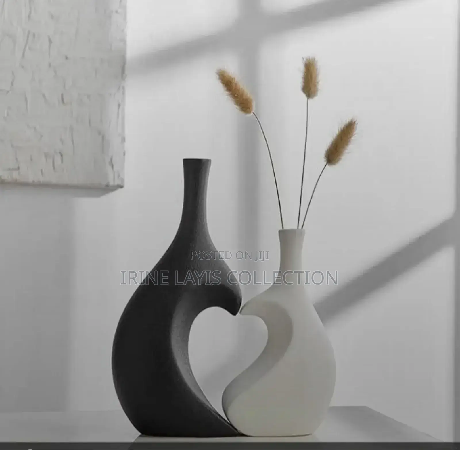 A Set of 2 Flower Vases