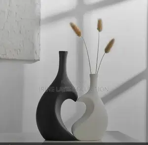 A Set of 2 Flower Vases
