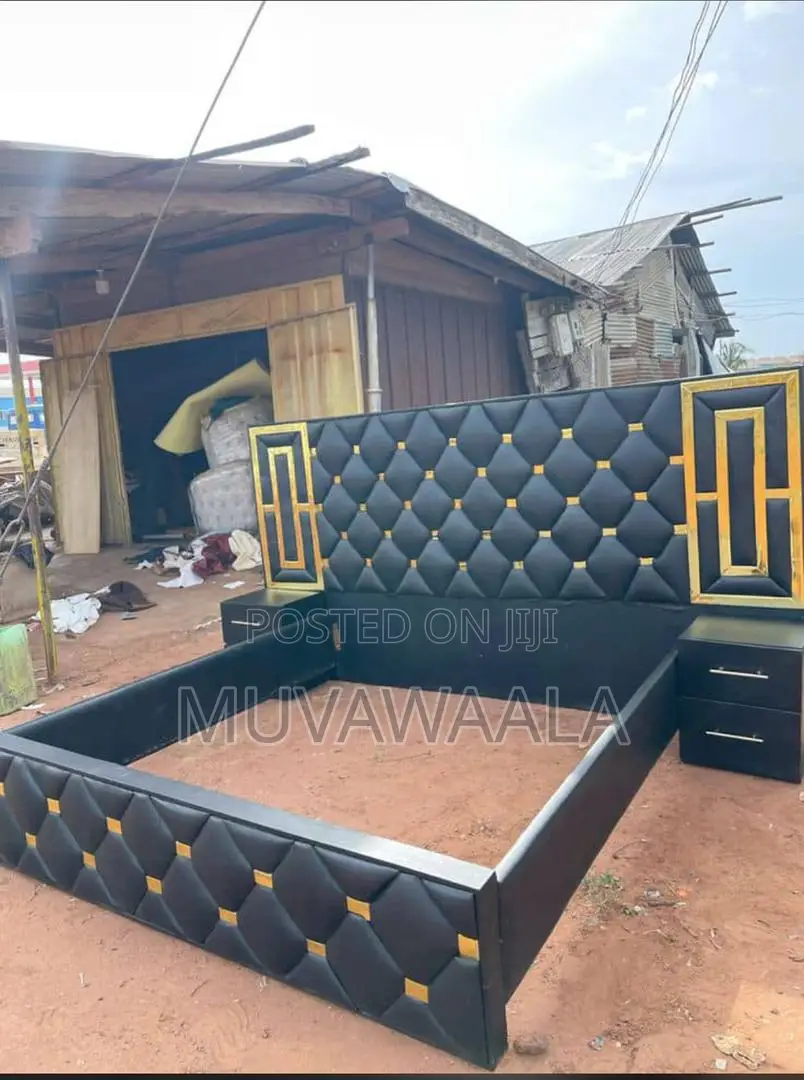 Black Geometric Bed 5by6