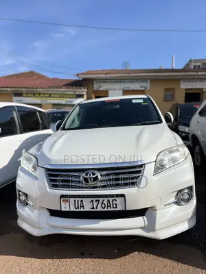 Toyota Vanguard 2011 White