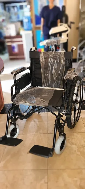Heavy Duty Wheelchair With Armrests and Footrests