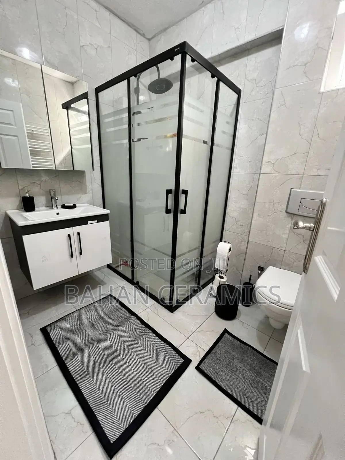 Black Shower Cabinets /Shower Rooms