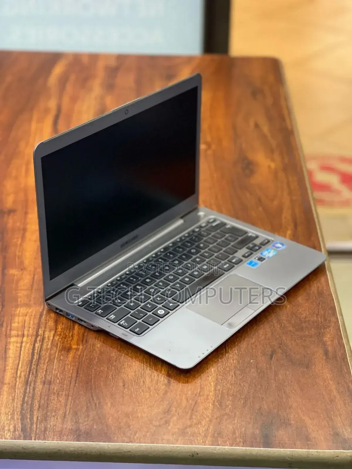 New Laptop Samsung NP530U3B 8GB Intel Core I5 HDD 500GB