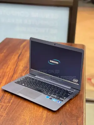 New Laptop Samsung NP530U3B 8GB Intel Core I5 HDD 500GB