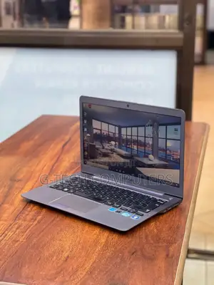 New Laptop Samsung NP530U3B 8GB Intel Core I5 HDD 500GB