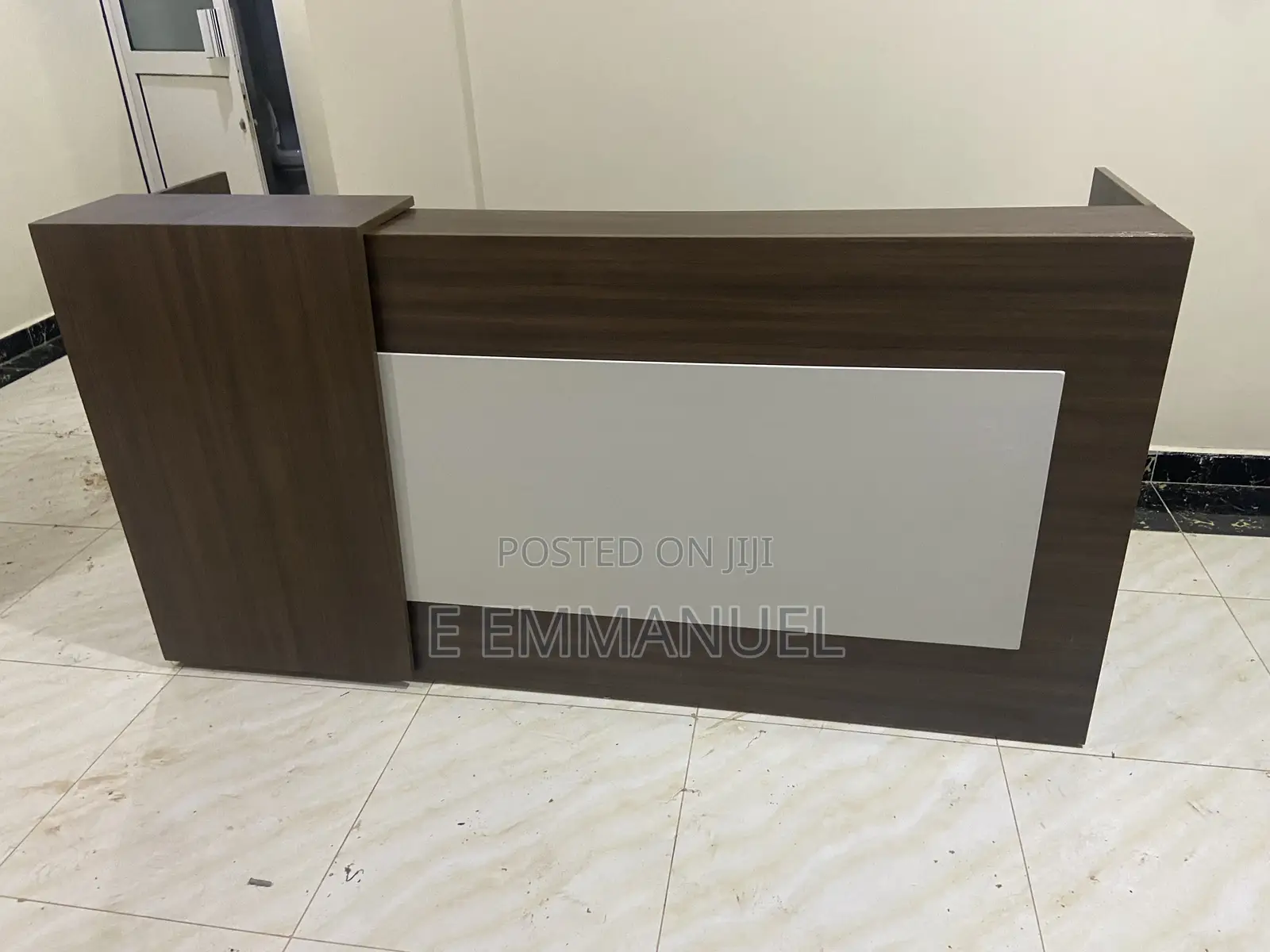 Modern Reception Counter
