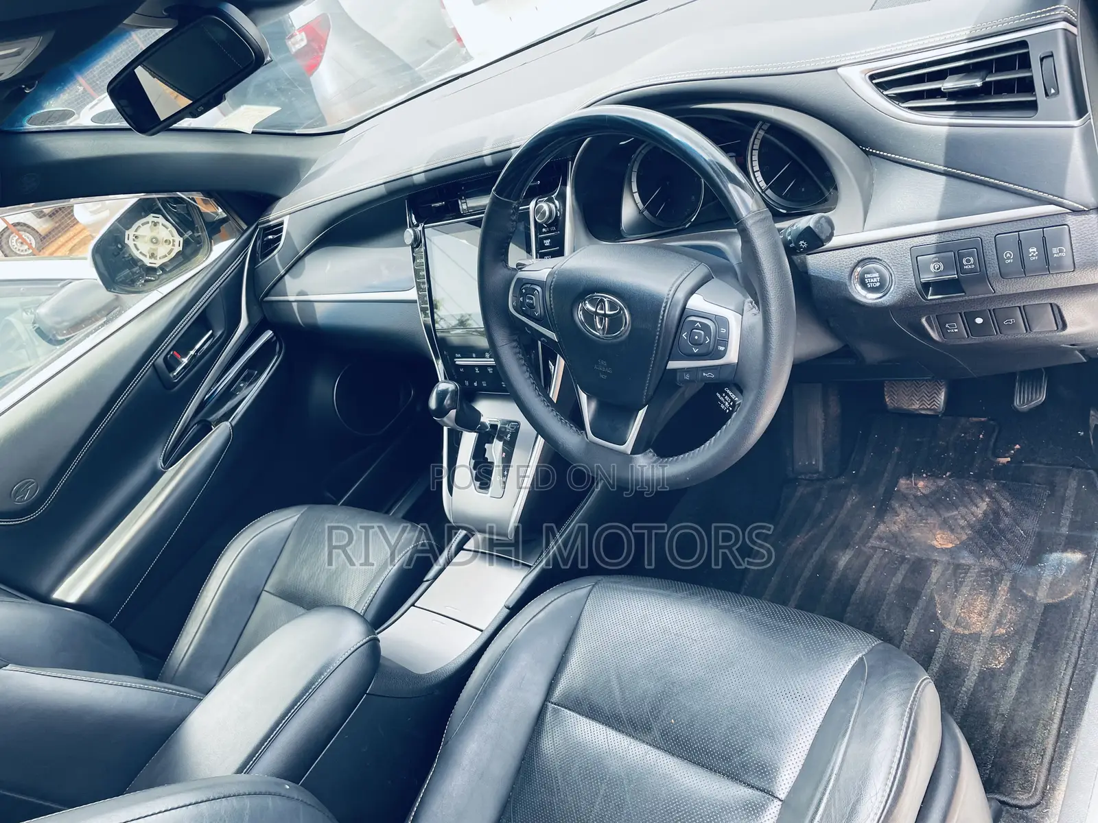 Toyota Harrier 2.0 2017 White