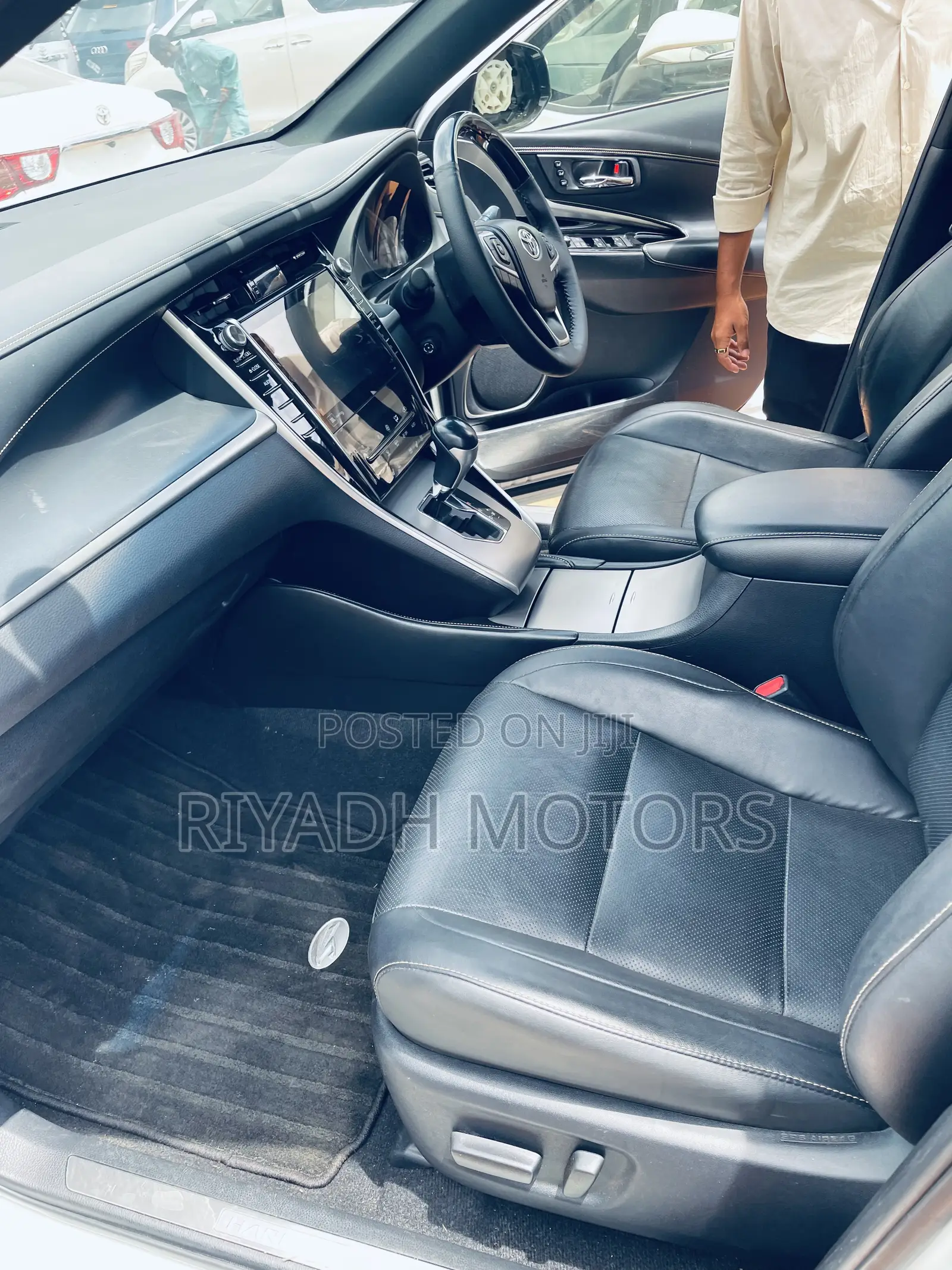 Toyota Harrier 2.0 2017 White