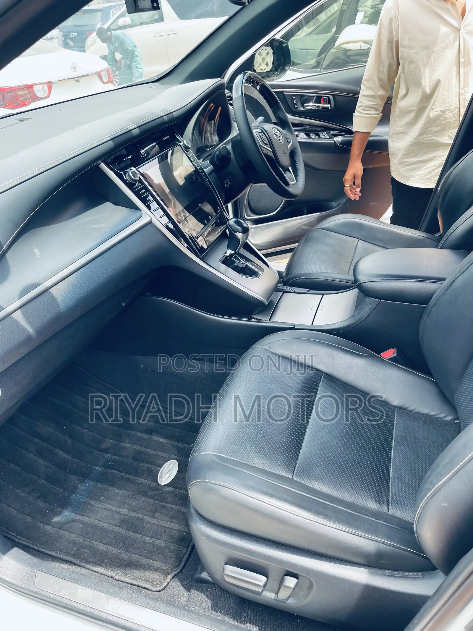 Toyota Harrier 2.0 2017 White